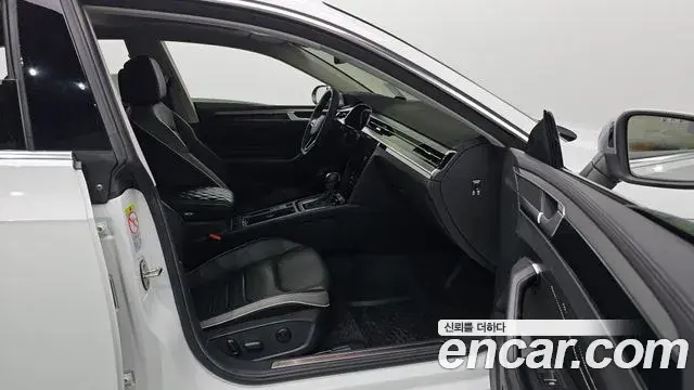 Volkswagen Arteon 2022 — Şəkil 18/32