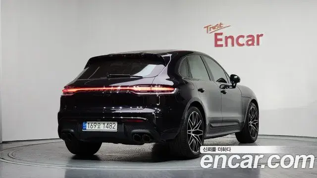 Porsche Macan 2022 — Photo 25/33