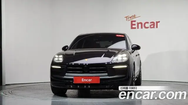 Porsche Macan 2022 — Photo 5/33