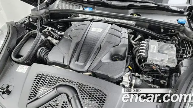 Porsche Macan 2022 — Photo 6/33