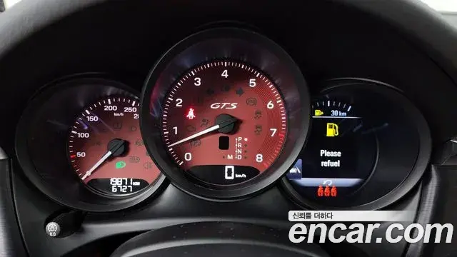 Porsche Macan 2022 — Photo 32/33
