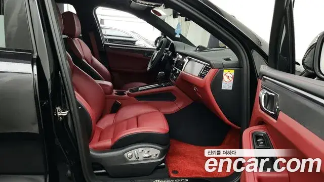 Porsche Macan 2022 — Photo 15/33