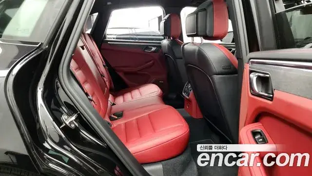 Porsche Macan 2022 — Photo 10/33