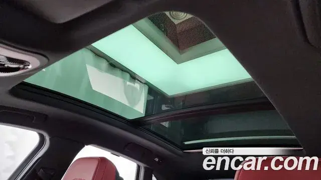 Porsche Macan 2022 — Photo 23/33