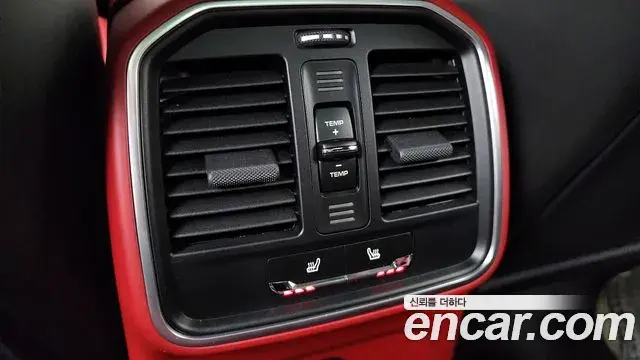 Porsche Macan 2022 — Photo 7/33