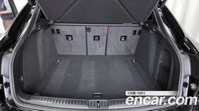 Porsche Macan 2022 — Photo 19/33