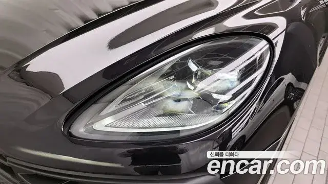 Porsche Macan 2022 — Photo 27/33