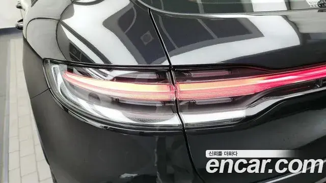 Porsche Macan 2022 — Photo 33/33
