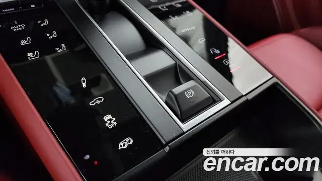 Porsche Macan 2022 — Photo 24/33