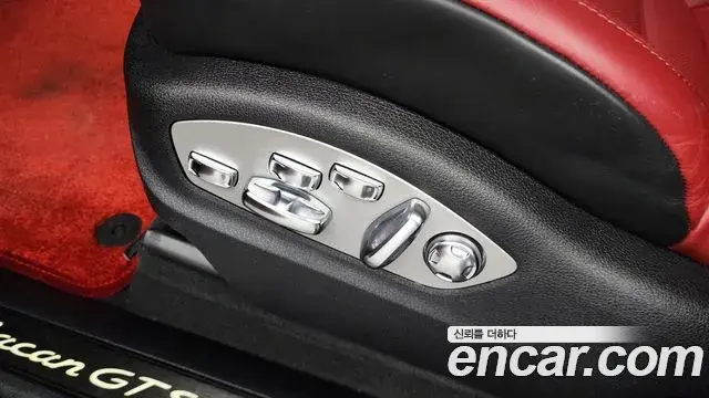 Porsche Macan 2022 — Photo 11/33