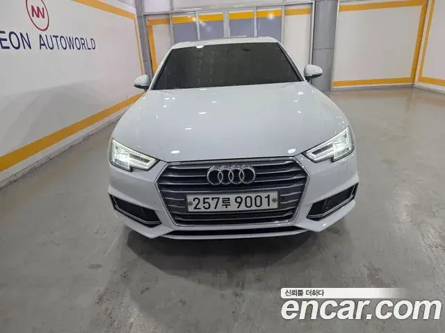 Audi A4 2019 — ფოტო 13/20