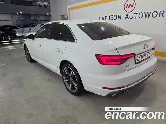 Audi A4 2019 — ფოტო 7/20