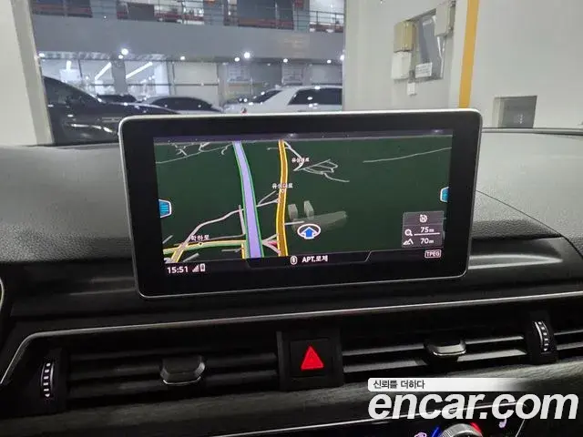 Audi A4 2019 — ფოტო 18/20