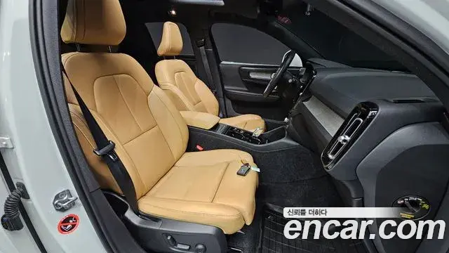 Volvo XC40 2021 — Фото 10/20