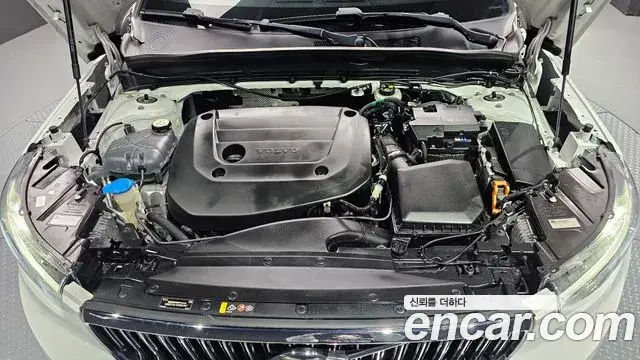 Volvo XC40 2021 — Photo 13/33