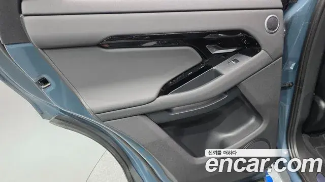 Land Rover Range Rover Evoque 2024 — ფოტო 28/32