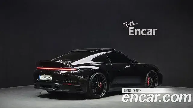 Porsche 911 2023 — Şəkil 10/38