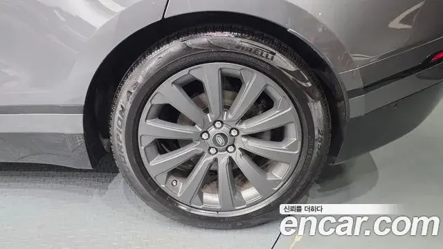 Land Rover Range Rover Velar 2019 — Photo 27/33