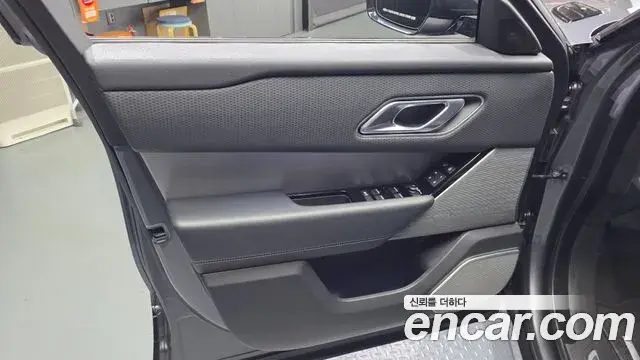 Land Rover Range Rover Velar 2019 — Photo 11/33