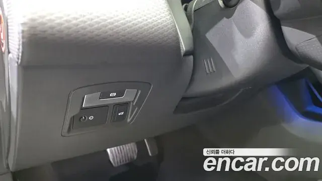Land Rover Range Rover Velar 2019 — Photo 16/33