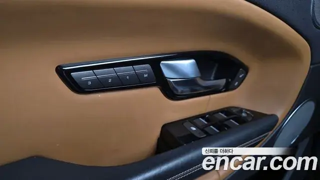 Land Rover Range Rover Evoque 2019 — ფოტო 8/20