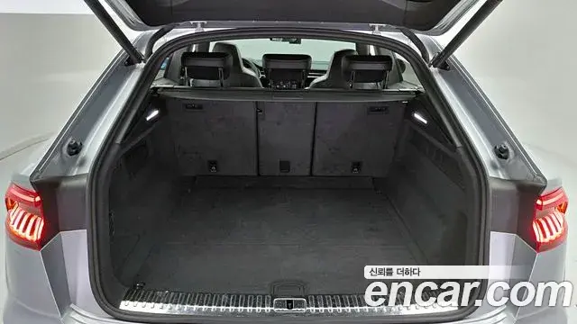 Audi Q8 2021 — ფოტო 17/20