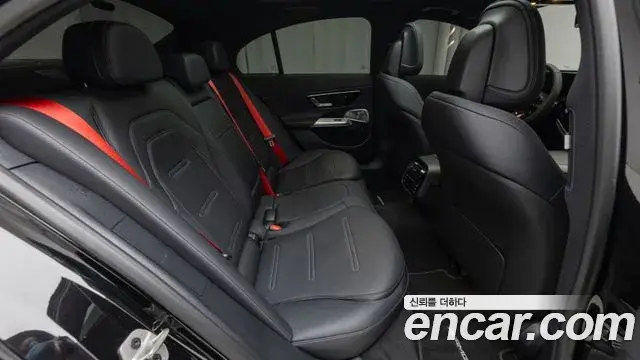 Mercedes-Benz E-Class 2025 — ფოტო 15/20