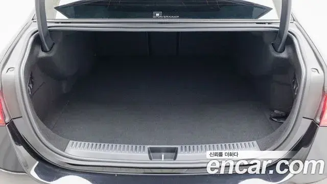 Mercedes-Benz E-Class 2025 — ფოტო 16/20