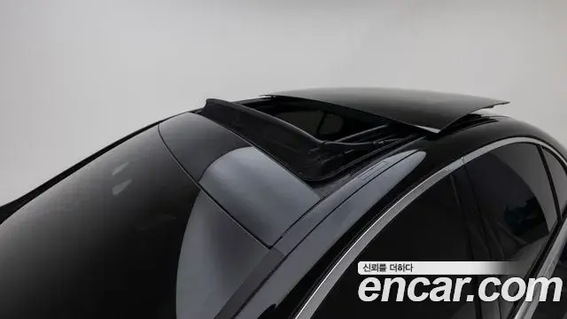 Mercedes-Benz E-Class 2025 — ფოტო 14/20