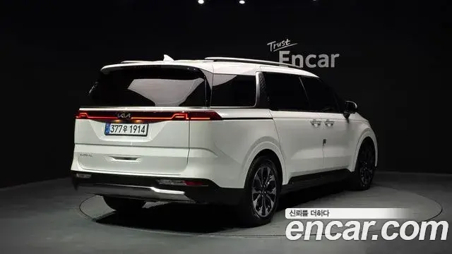 Kia Carnival 2023 — Photo 2/20