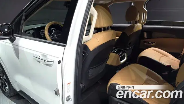 Kia Carnival 2023 — Photo 11/20