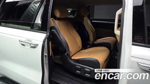 Kia Carnival 2023 — Photo 12/20