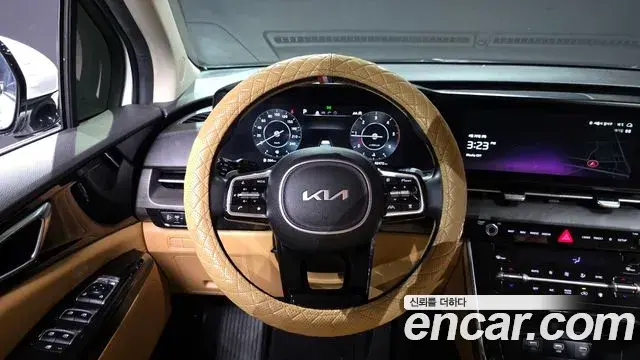 Kia Carnival 2023 — Photo 13/20