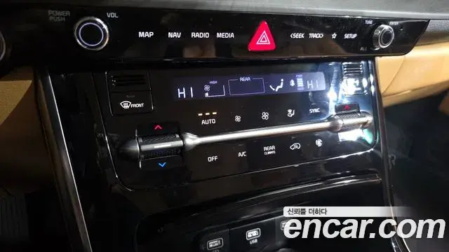 Kia Carnival 2023 — Photo 16/20