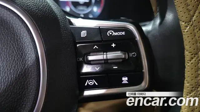 Kia Carnival 2023 — Photo 17/20