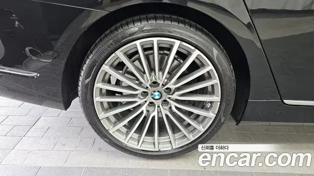 BMW 7 Series 2021 — Photo 19/34