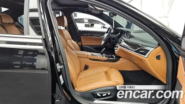 BMW 7 Series 2021 — Photo 26/34