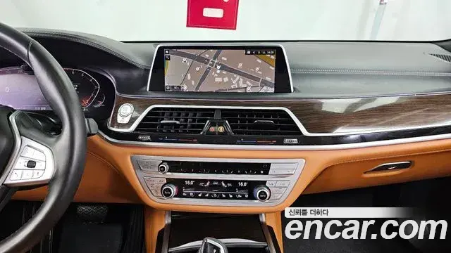 BMW 7 Series 2021 — Photo 10/34