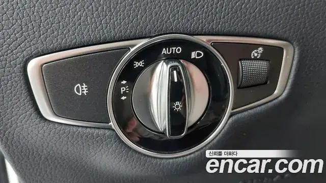 Mercedes-Benz E-Class 2023 — ფოტო 8/20