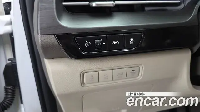 Kia Carnival 2021 — Фото 18/20