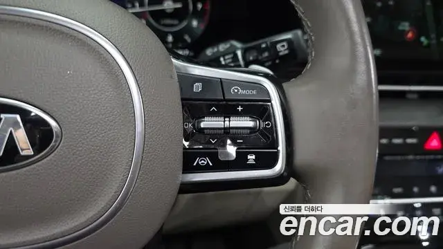 Kia Carnival 2021 — ფოტო 6/32