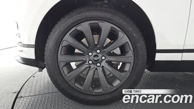 Land Rover Range Rover Velar 2023 — ფოტო 6/36