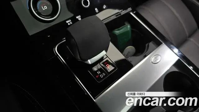Land Rover Range Rover Velar 2023 — ფოტო 21/36