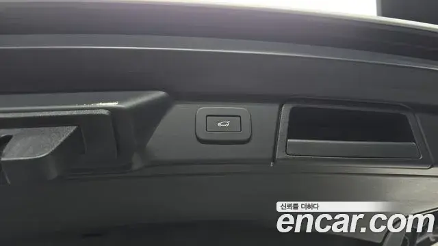 Land Rover Range Rover Velar 2023 — ფოტო 3/36