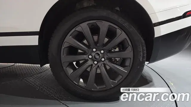 Land Rover Range Rover Velar 2023 — ფოტო 32/36