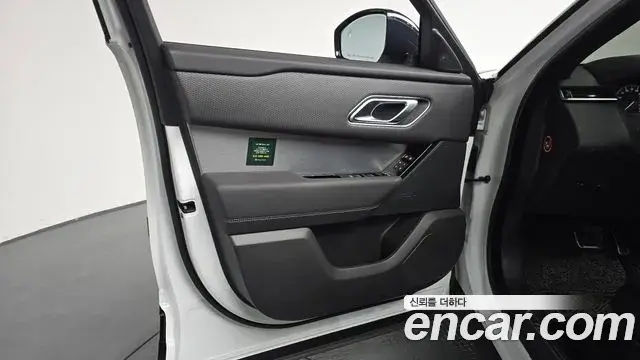 Land Rover Range Rover Velar 2023 — ფოტო 10/36