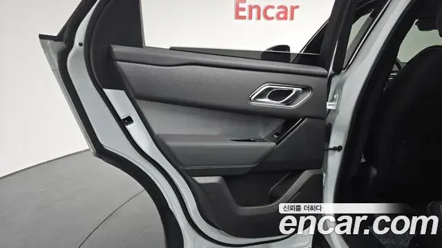 Land Rover Range Rover Velar 2023 — ფოტო 8/36