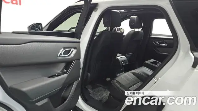 Land Rover Range Rover Velar 2023 — ფოტო 30/36