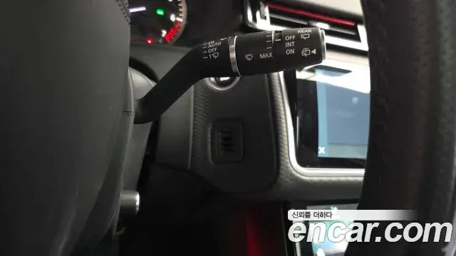 Land Rover Range Rover Velar 2023 — ფოტო 9/36