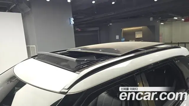 Land Rover Range Rover Velar 2023 — ფოტო 22/36